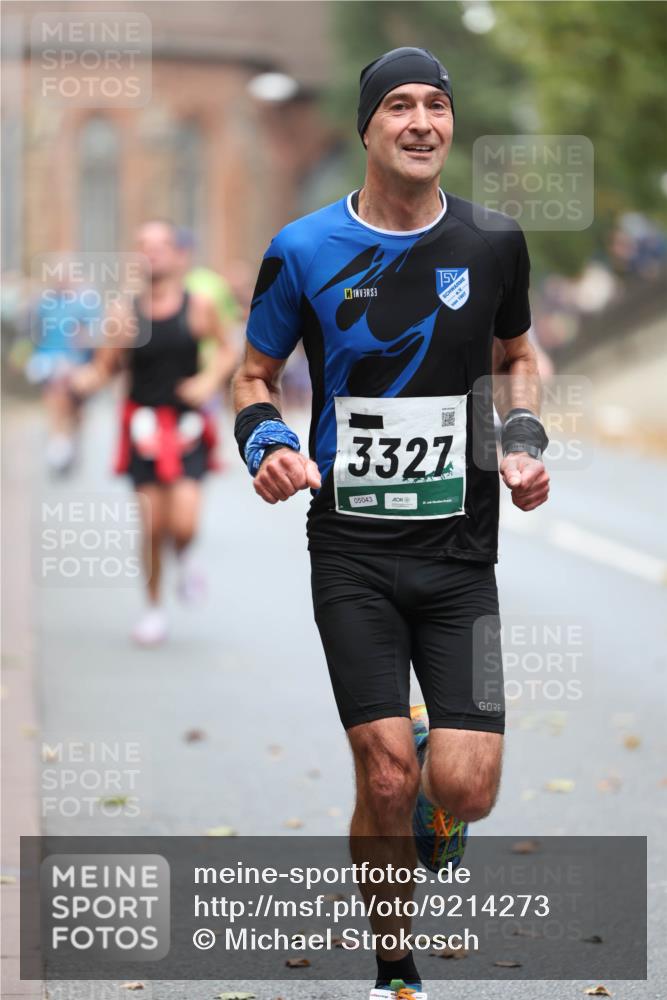 05.10.2025 - 20. swb-Marathon Bremen Michael Strokosch http://msf.ph/oto/9214273 05.10.2025 12:33:54 Laufen 150, 1907, 3327, 05043 meine-sportfotos.de