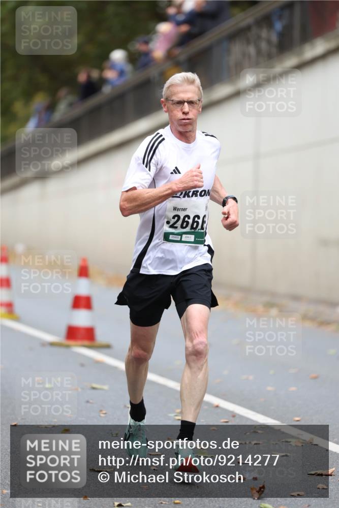 05.10.2025 - 20. swb-Marathon Bremen Michael Strokosch http://msf.ph/oto/9214277 05.10.2025 12:33:58 Laufen 266, 05955 meine-sportfotos.de