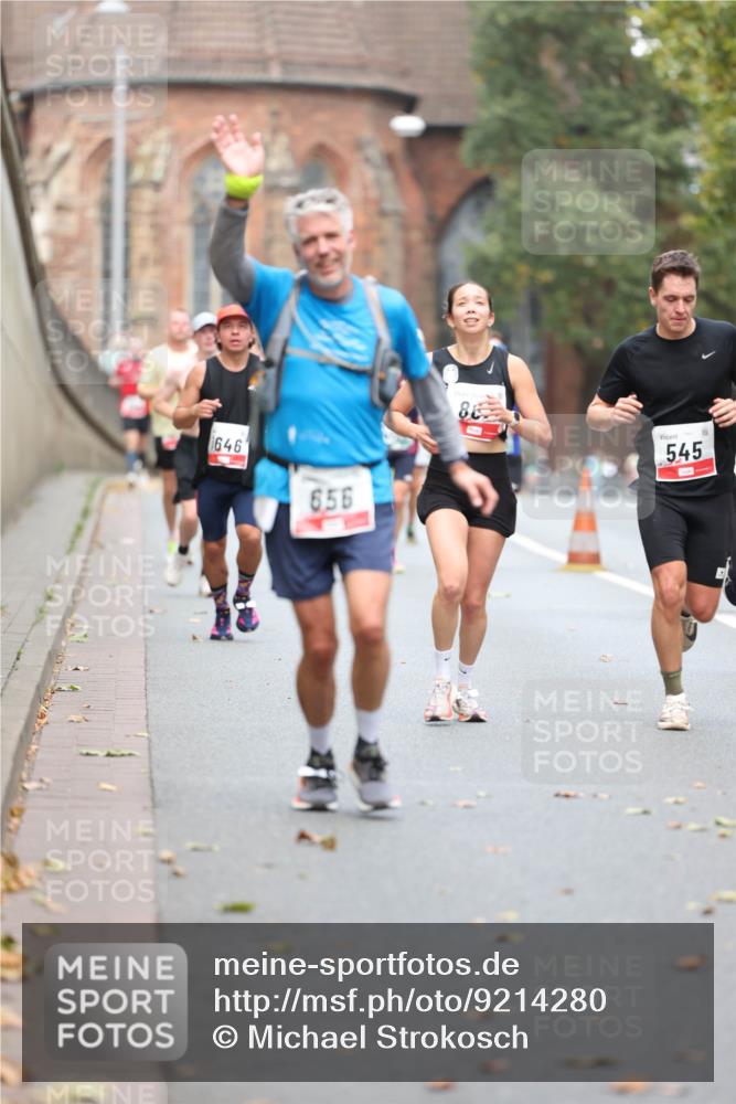 05.10.2025 - 20. swb-Marathon Bremen Michael Strokosch http://msf.ph/oto/9214280 05.10.2025 12:34:03 Laufen 646, 545, 656, 1 meine-sportfotos.de