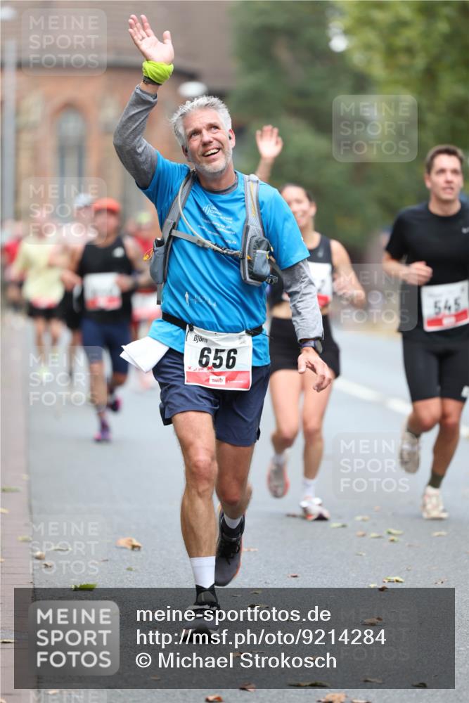 05.10.2025 - 20. swb-Marathon Bremen Michael Strokosch http://msf.ph/oto/9214284 05.10.2025 12:34:04 Laufen 656, 545 meine-sportfotos.de
