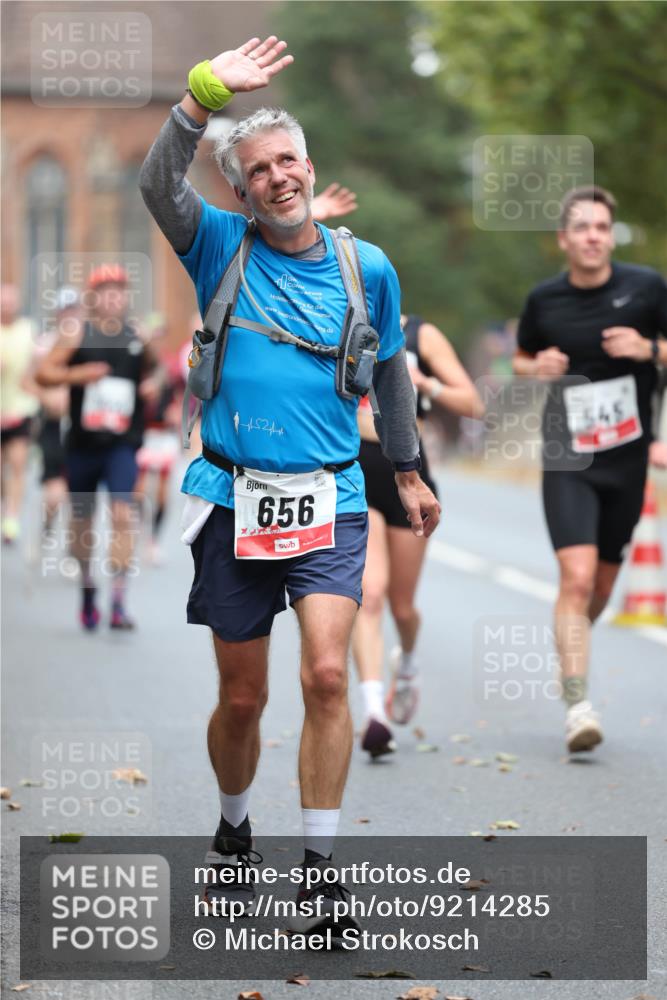 05.10.2025 - 20. swb-Marathon Bremen Michael Strokosch http://msf.ph/oto/9214285 05.10.2025 12:34:04 Laufen 1521, 656, 545 meine-sportfotos.de