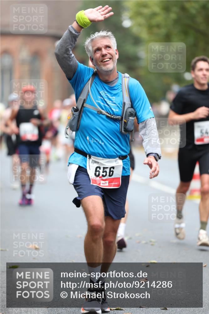 05.10.2025 - 20. swb-Marathon Bremen Michael Strokosch http://msf.ph/oto/9214286 05.10.2025 12:34:04 Laufen 656 meine-sportfotos.de