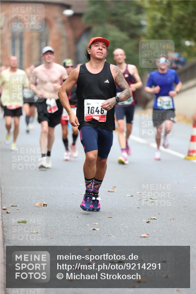 05.10.2025 - 20. swb-Marathon Bremen Michael Strokosch http://msf.ph/oto/9214291 05.10.2025 12:34:07 Laufen 01662, 1646 meine-sportfotos.de