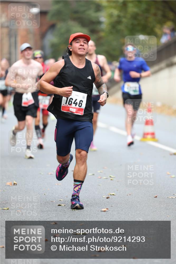 05.10.2025 - 20. swb-Marathon Bremen Michael Strokosch http://msf.ph/oto/9214293 05.10.2025 12:34:08 Laufen 1646 meine-sportfotos.de