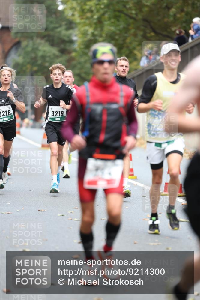 05.10.2025 - 20. swb-Marathon Bremen Michael Strokosch http://msf.ph/oto/9214300 05.10.2025 12:34:12 Laufen 52, 18, 3219 meine-sportfotos.de