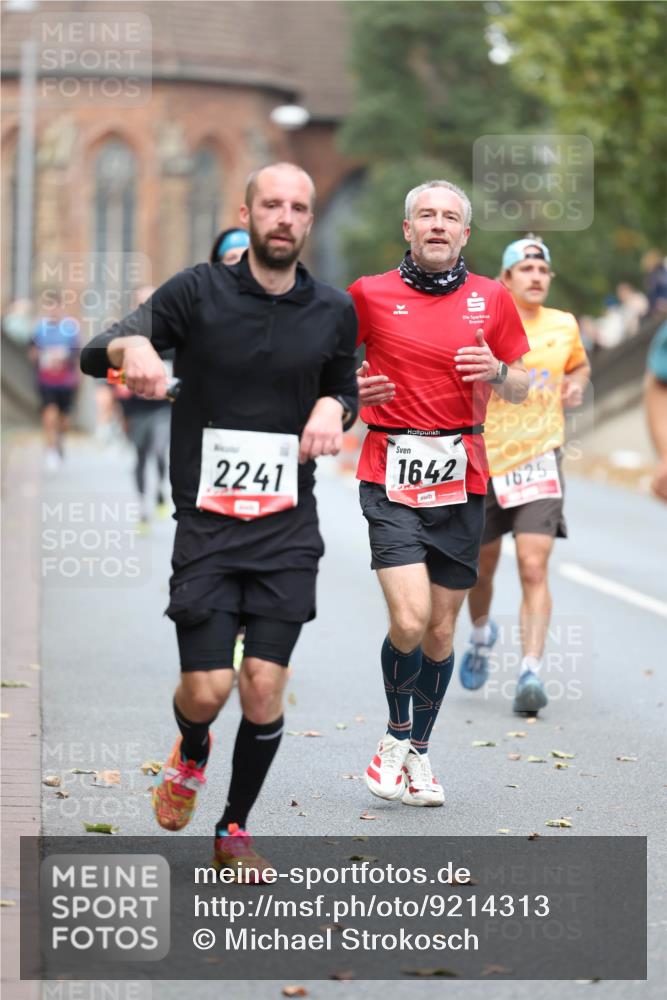05.10.2025 - 20. swb-Marathon Bremen Michael Strokosch http://msf.ph/oto/9214313 05.10.2025 12:34:20 Laufen 2241, 1642, 1625 meine-sportfotos.de