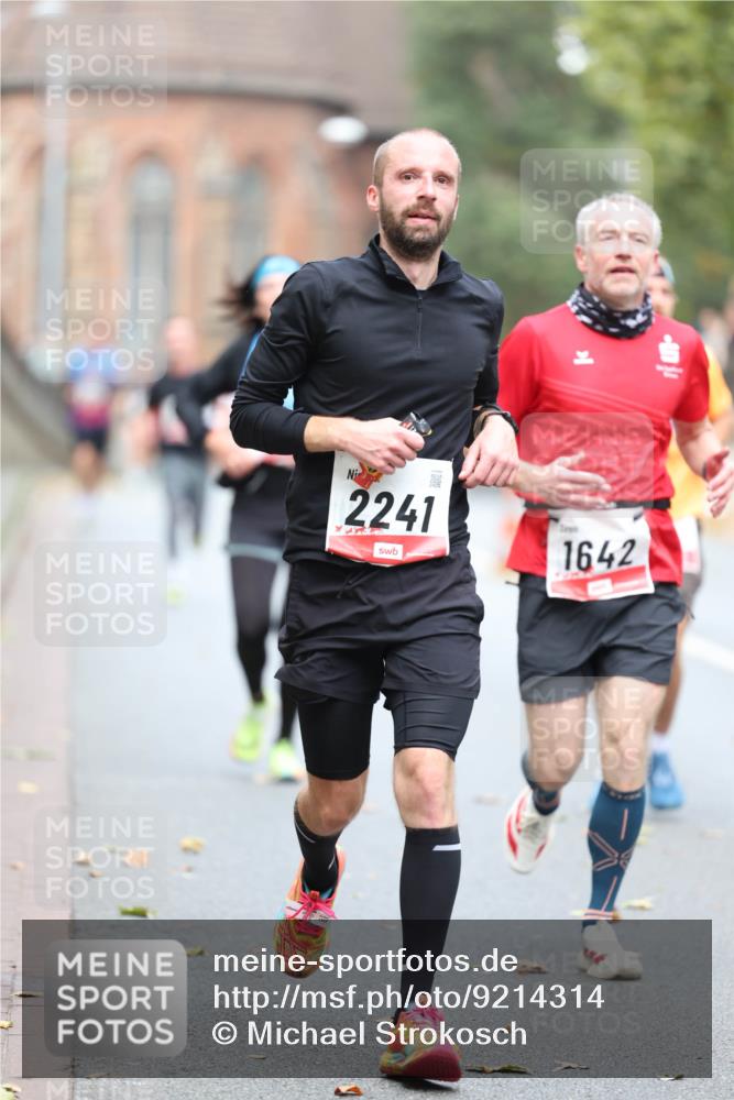 05.10.2025 - 20. swb-Marathon Bremen Michael Strokosch http://msf.ph/oto/9214314 05.10.2025 12:34:20 Laufen 2241, 1642 meine-sportfotos.de