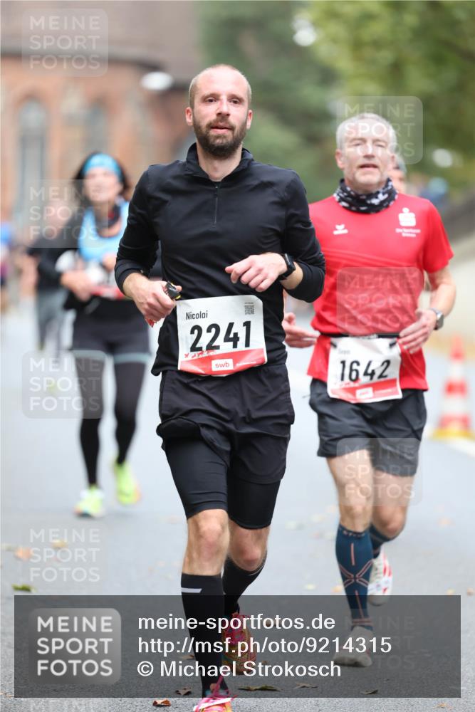 05.10.2025 - 20. swb-Marathon Bremen Michael Strokosch http://msf.ph/oto/9214315 05.10.2025 12:34:21 Laufen 2241, 1642 meine-sportfotos.de