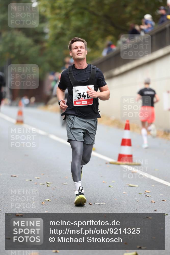 05.10.2025 - 20. swb-Marathon Bremen Michael Strokosch http://msf.ph/oto/9214325 05.10.2025 12:34:26 Laufen 346, 00292 meine-sportfotos.de