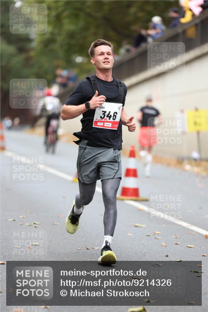 05.10.2025 - 20. swb-Marathon Bremen Michael Strokosch http://msf.ph/oto/9214326 05.10.2025 12:34:27 Laufen 346, 00292 meine-sportfotos.de