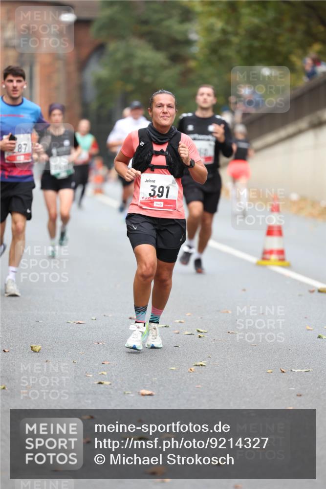05.10.2025 - 20. swb-Marathon Bremen Michael Strokosch http://msf.ph/oto/9214327 05.10.2025 12:34:31 Laufen 87, 391 meine-sportfotos.de