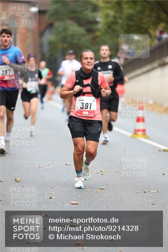 05.10.2025 - 20. swb-Marathon Bremen Michael Strokosch http://msf.ph/oto/9214328 05.10.2025 12:34:32 Laufen 287, 391 meine-sportfotos.de