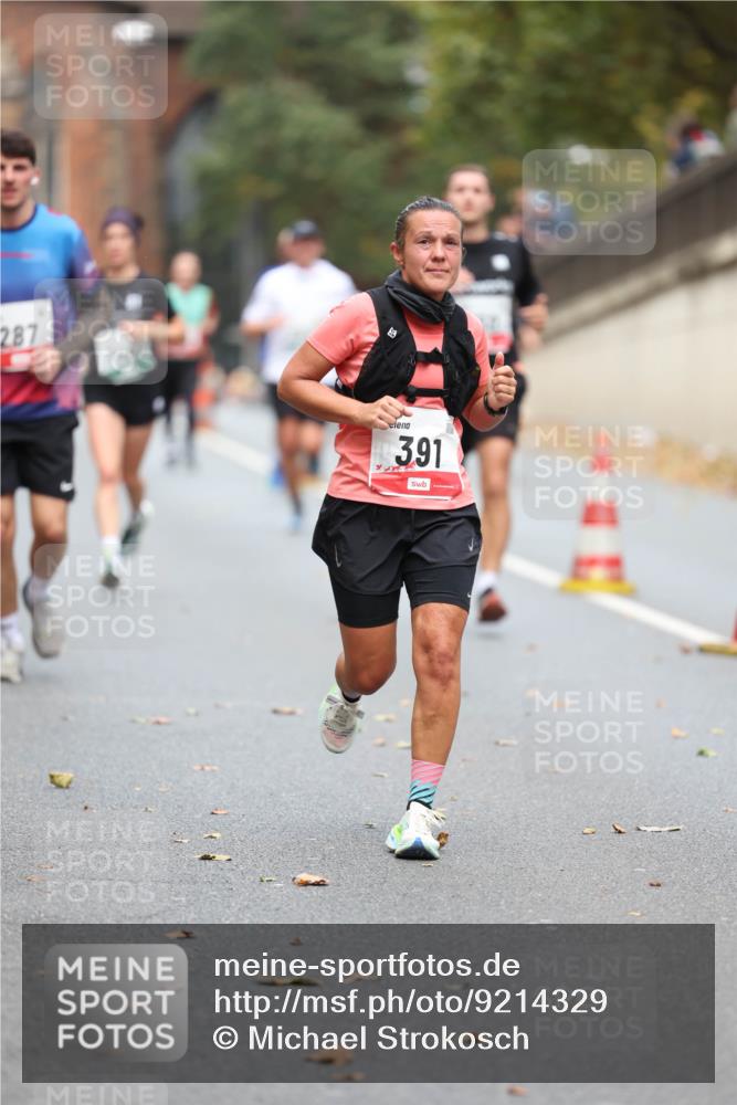 05.10.2025 - 20. swb-Marathon Bremen Michael Strokosch http://msf.ph/oto/9214329 05.10.2025 12:34:32 Laufen 287, 391 meine-sportfotos.de
