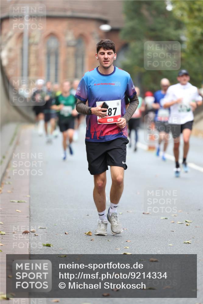 05.10.2025 - 20. swb-Marathon Bremen Michael Strokosch http://msf.ph/oto/9214334 05.10.2025 12:34:33 Laufen 2024, 19, 02, 87 meine-sportfotos.de