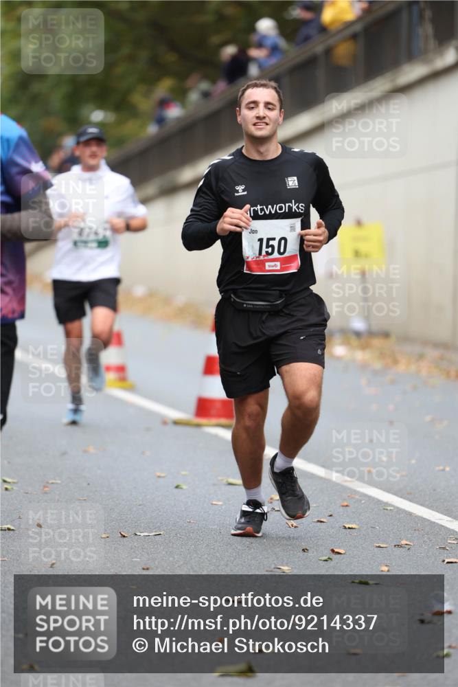 05.10.2025 - 20. swb-Marathon Bremen Michael Strokosch http://msf.ph/oto/9214337 05.10.2025 12:34:35 Laufen 150 meine-sportfotos.de