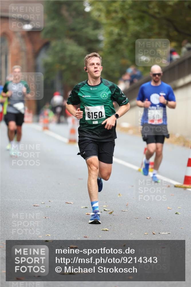 05.10.2025 - 20. swb-Marathon Bremen Michael Strokosch http://msf.ph/oto/9214343 05.10.2025 12:34:38 Laufen 29, 6150 meine-sportfotos.de