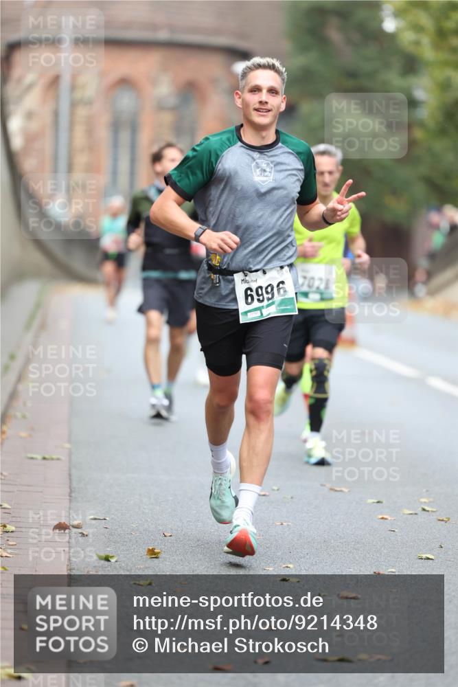05.10.2025 - 20. swb-Marathon Bremen Michael Strokosch http://msf.ph/oto/9214348 05.10.2025 12:34:42 Laufen 6996, 09797, 7028 meine-sportfotos.de