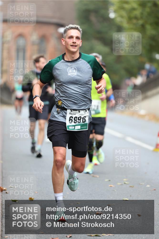 05.10.2025 - 20. swb-Marathon Bremen Michael Strokosch http://msf.ph/oto/9214350 05.10.2025 12:34:43 Laufen 6996, 09797 meine-sportfotos.de