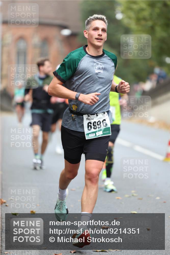 05.10.2025 - 20. swb-Marathon Bremen Michael Strokosch http://msf.ph/oto/9214351 05.10.2025 12:34:43 Laufen 6996, 09797 meine-sportfotos.de