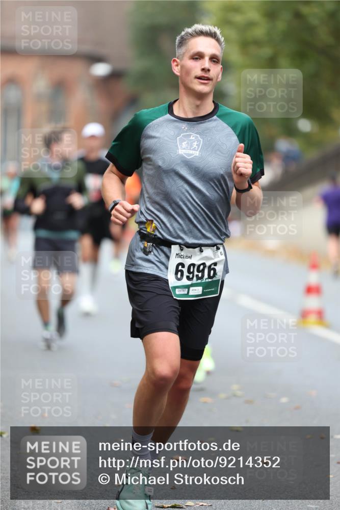 05.10.2025 - 20. swb-Marathon Bremen Michael Strokosch http://msf.ph/oto/9214352 05.10.2025 12:34:43 Laufen 1649, 6996, 09797 meine-sportfotos.de