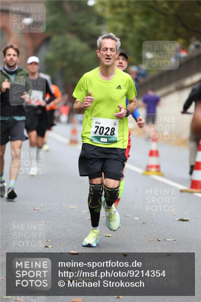 05.10.2025 - 20. swb-Marathon Bremen Michael Strokosch http://msf.ph/oto/9214354 05.10.2025 12:34:44 Laufen 7028 meine-sportfotos.de