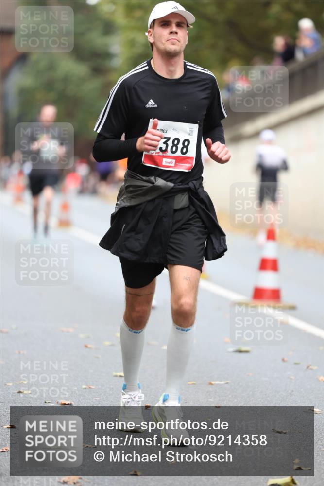 05.10.2025 - 20. swb-Marathon Bremen Michael Strokosch http://msf.ph/oto/9214358 05.10.2025 12:34:49 Laufen 388, 0421 meine-sportfotos.de