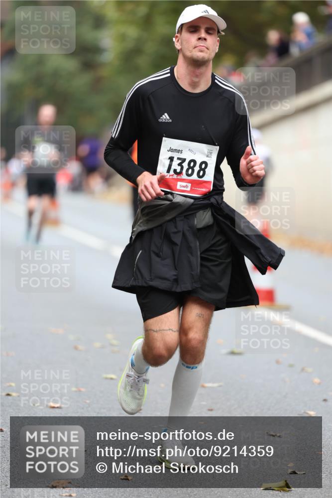05.10.2025 - 20. swb-Marathon Bremen Michael Strokosch http://msf.ph/oto/9214359 05.10.2025 12:34:49 Laufen 2210, 1388, 0421 meine-sportfotos.de