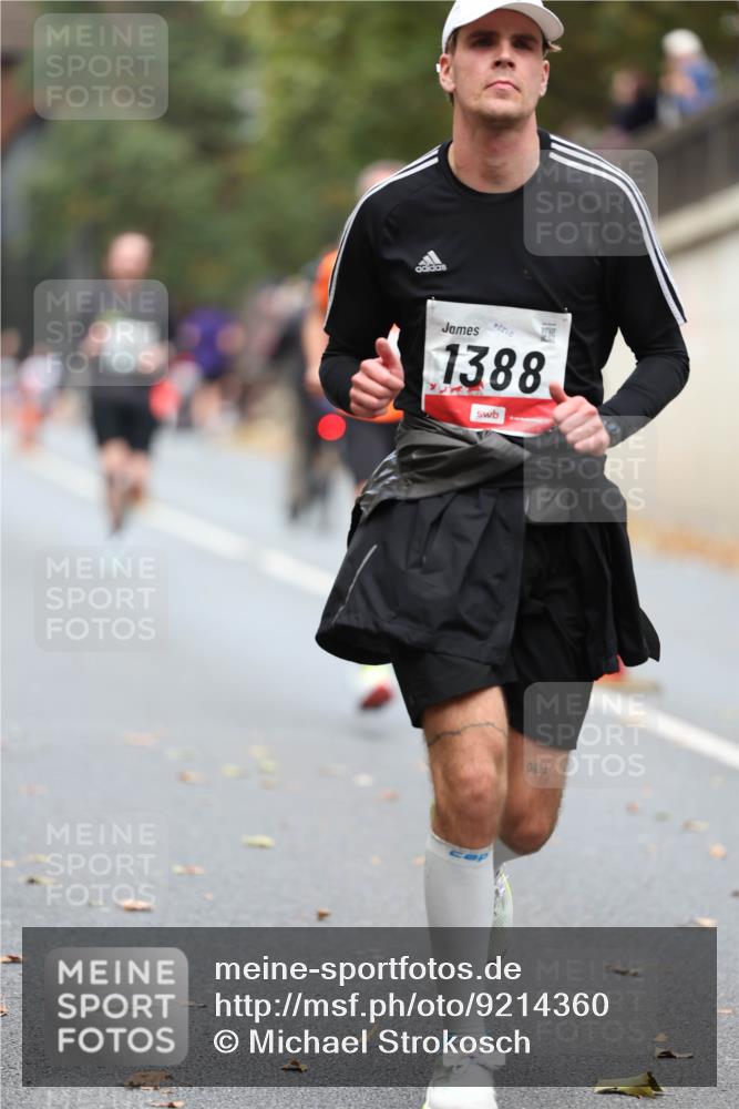05.10.2025 - 20. swb-Marathon Bremen Michael Strokosch http://msf.ph/oto/9214360 05.10.2025 12:34:49 Laufen 2210, 1388, 0421 meine-sportfotos.de