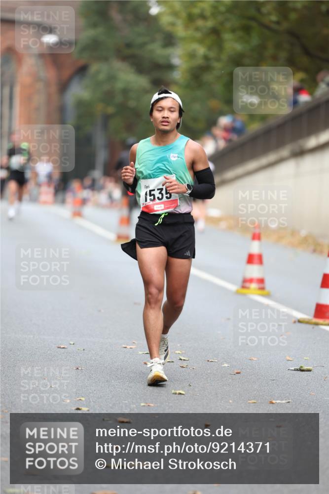 05.10.2025 - 20. swb-Marathon Bremen Michael Strokosch http://msf.ph/oto/9214371 05.10.2025 12:34:54 Laufen 1535 meine-sportfotos.de