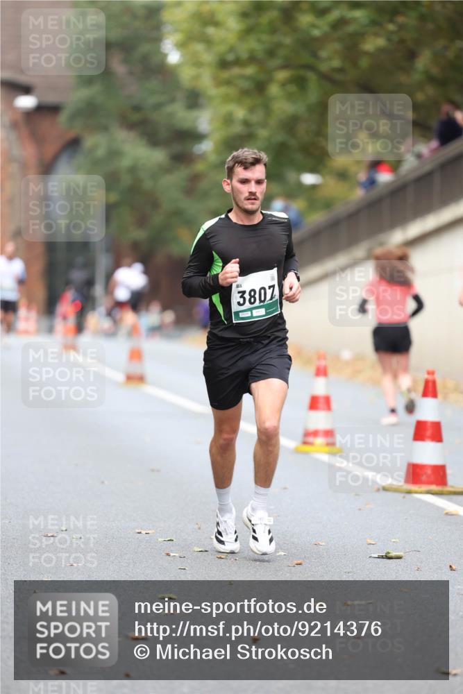 05.10.2025 - 20. swb-Marathon Bremen Michael Strokosch http://msf.ph/oto/9214376 05.10.2025 12:35:04 Laufen 3807 meine-sportfotos.de