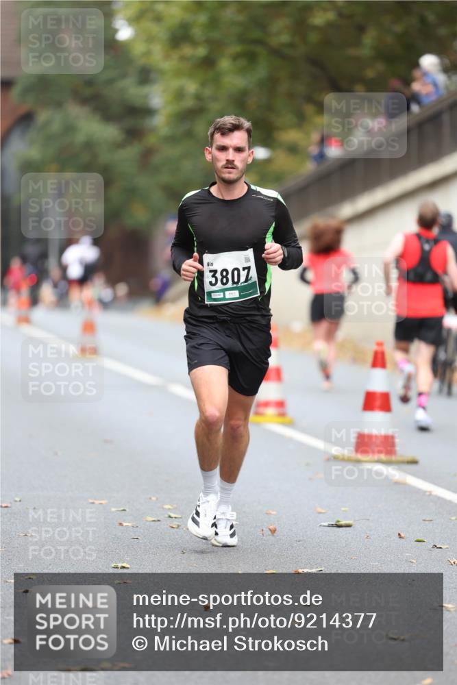 05.10.2025 - 20. swb-Marathon Bremen Michael Strokosch http://msf.ph/oto/9214377 05.10.2025 12:35:04 Laufen 3807 meine-sportfotos.de