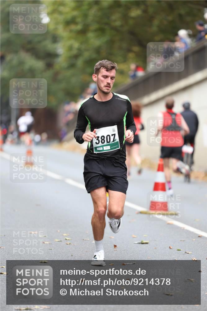05.10.2025 - 20. swb-Marathon Bremen Michael Strokosch http://msf.ph/oto/9214378 05.10.2025 12:35:04 Laufen 3807, 744 meine-sportfotos.de