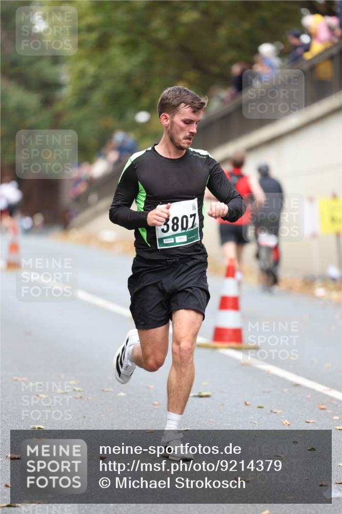 05.10.2025 - 20. swb-Marathon Bremen Michael Strokosch http://msf.ph/oto/9214379 05.10.2025 12:35:04 Laufen 3807, 05046 meine-sportfotos.de