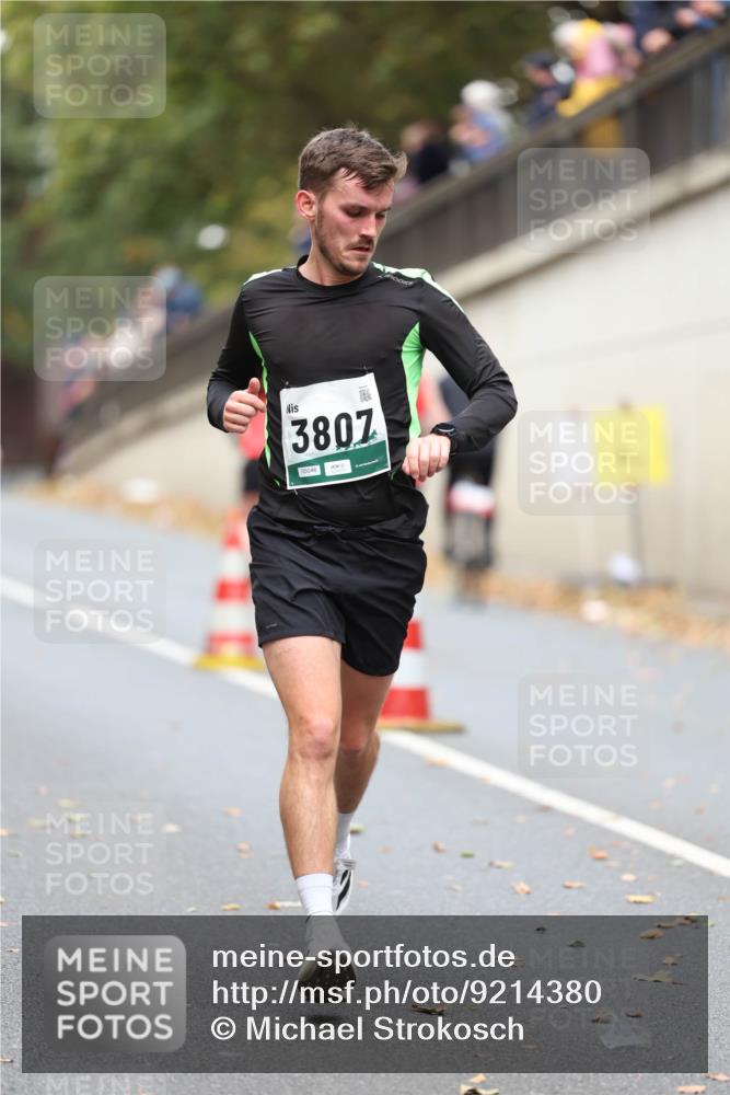 05.10.2025 - 20. swb-Marathon Bremen Michael Strokosch http://msf.ph/oto/9214380 05.10.2025 12:35:05 Laufen 3807, 05046 meine-sportfotos.de