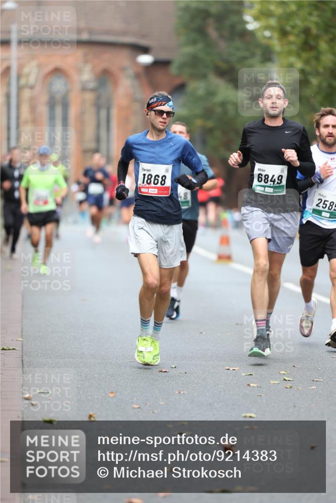05.10.2025 - 20. swb-Marathon Bremen Michael Strokosch http://msf.ph/oto/9214383 05.10.2025 12:35:15 Laufen 1868, 01164, 6849, 2585 meine-sportfotos.de