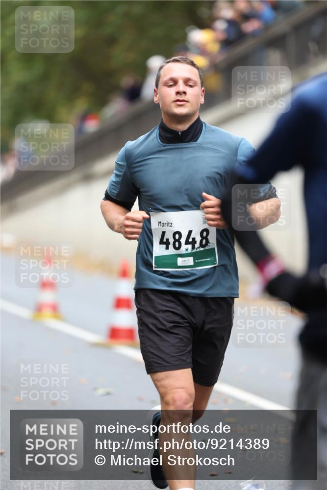 05.10.2025 - 20. swb-Marathon Bremen Michael Strokosch http://msf.ph/oto/9214389 05.10.2025 12:35:18 Laufen 4848 meine-sportfotos.de