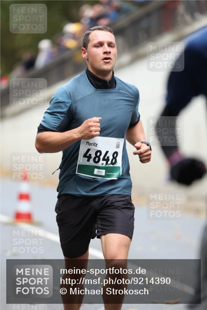 05.10.2025 - 20. swb-Marathon Bremen Michael Strokosch http://msf.ph/oto/9214390 05.10.2025 12:35:19 Laufen 4848 meine-sportfotos.de