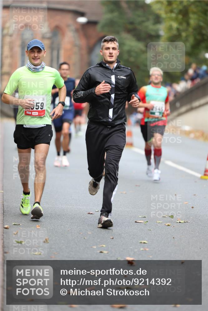 05.10.2025 - 20. swb-Marathon Bremen Michael Strokosch http://msf.ph/oto/9214392 05.10.2025 12:35:22 Laufen 59, 01000, 3, 2845 meine-sportfotos.de