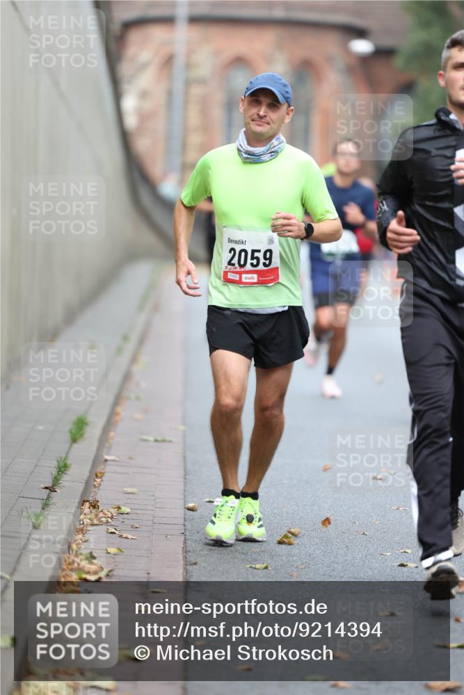 05.10.2025 - 20. swb-Marathon Bremen Michael Strokosch http://msf.ph/oto/9214394 05.10.2025 12:35:23 Laufen 2059 meine-sportfotos.de