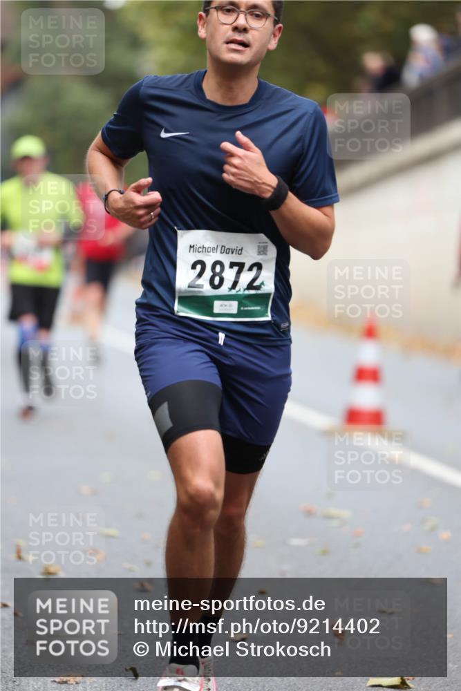 05.10.2025 - 20. swb-Marathon Bremen Michael Strokosch http://msf.ph/oto/9214402 05.10.2025 12:35:27 Laufen 2872 meine-sportfotos.de