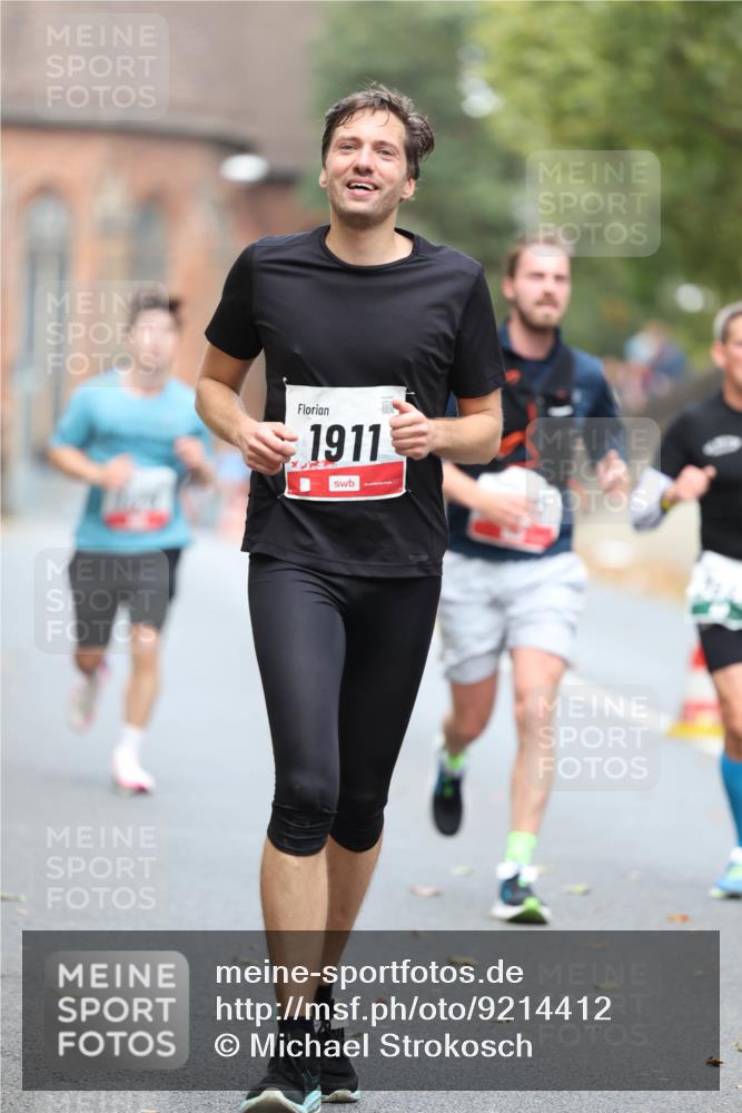 05.10.2025 - 20. swb-Marathon Bremen Michael Strokosch http://msf.ph/oto/9214412 05.10.2025 12:35:32 Laufen 1911 meine-sportfotos.de
