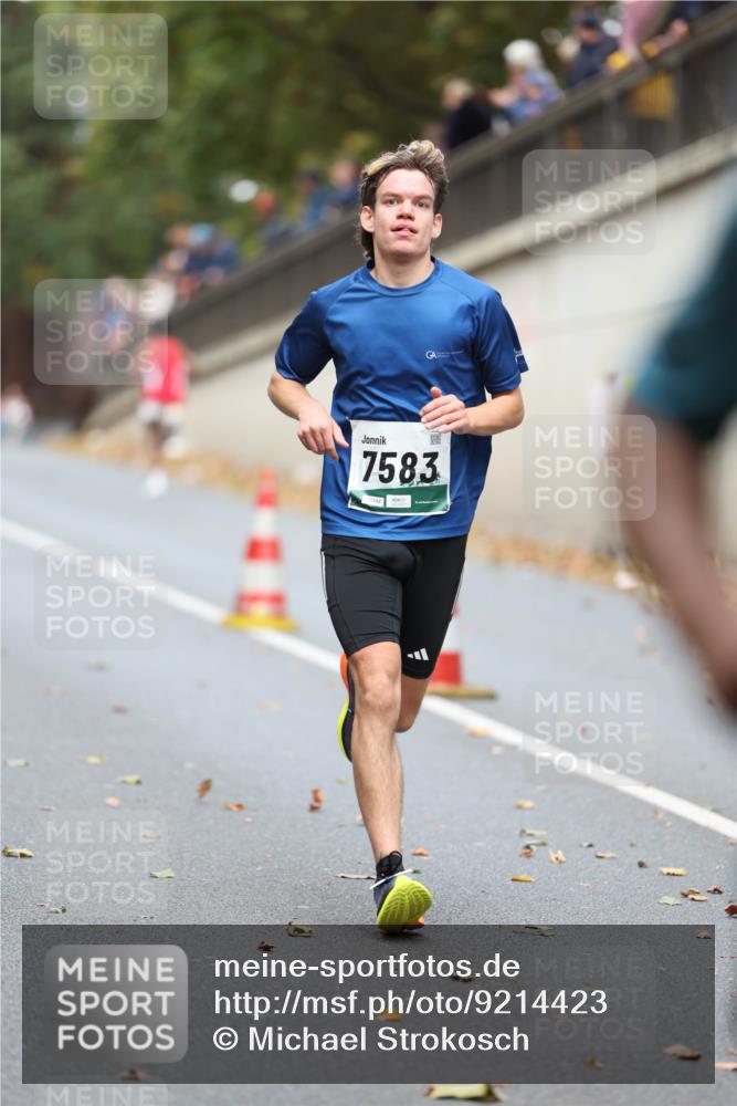 05.10.2025 - 20. swb-Marathon Bremen Michael Strokosch http://msf.ph/oto/9214423 05.10.2025 12:35:37 Laufen 7583 meine-sportfotos.de