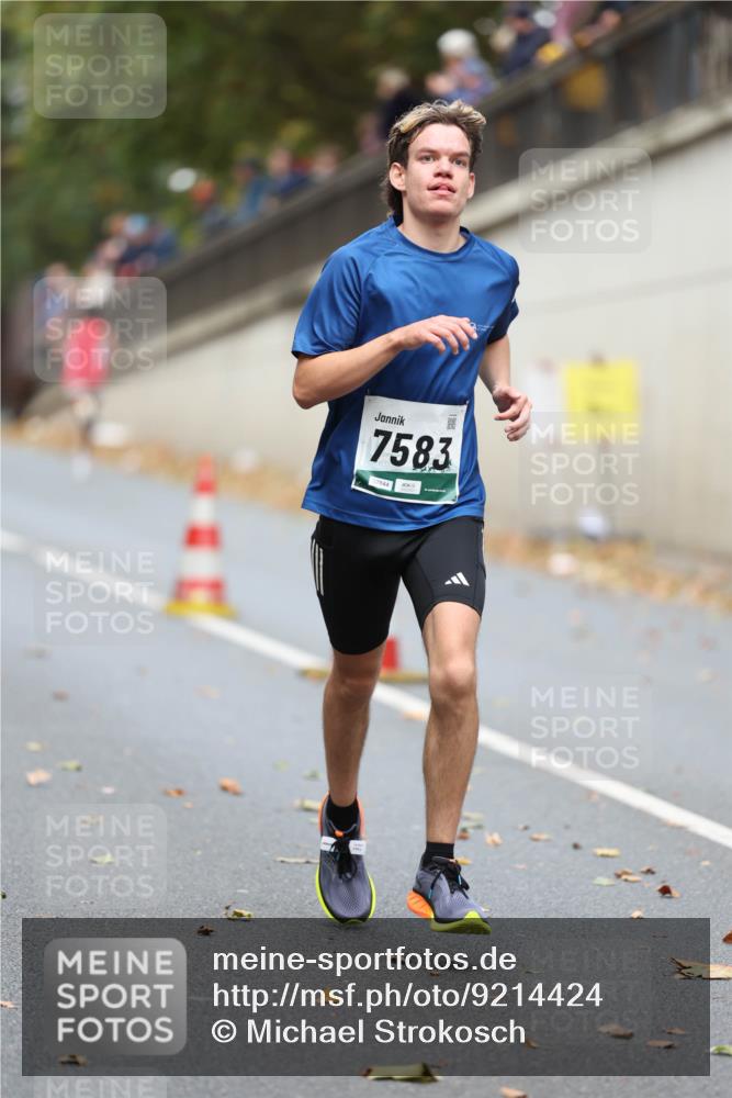 05.10.2025 - 20. swb-Marathon Bremen Michael Strokosch http://msf.ph/oto/9214424 05.10.2025 12:35:38 Laufen 7583 meine-sportfotos.de