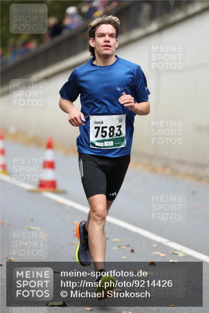 05.10.2025 - 20. swb-Marathon Bremen Michael Strokosch http://msf.ph/oto/9214426 05.10.2025 12:35:38 Laufen 7583, 07844 meine-sportfotos.de