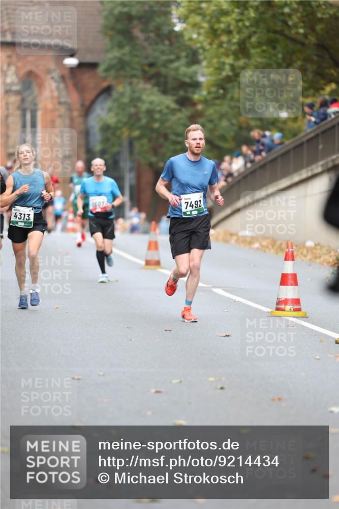 05.10.2025 - 20. swb-Marathon Bremen Michael Strokosch http://msf.ph/oto/9214434 05.10.2025 12:35:52 Laufen 4313, 1607, 7492 meine-sportfotos.de