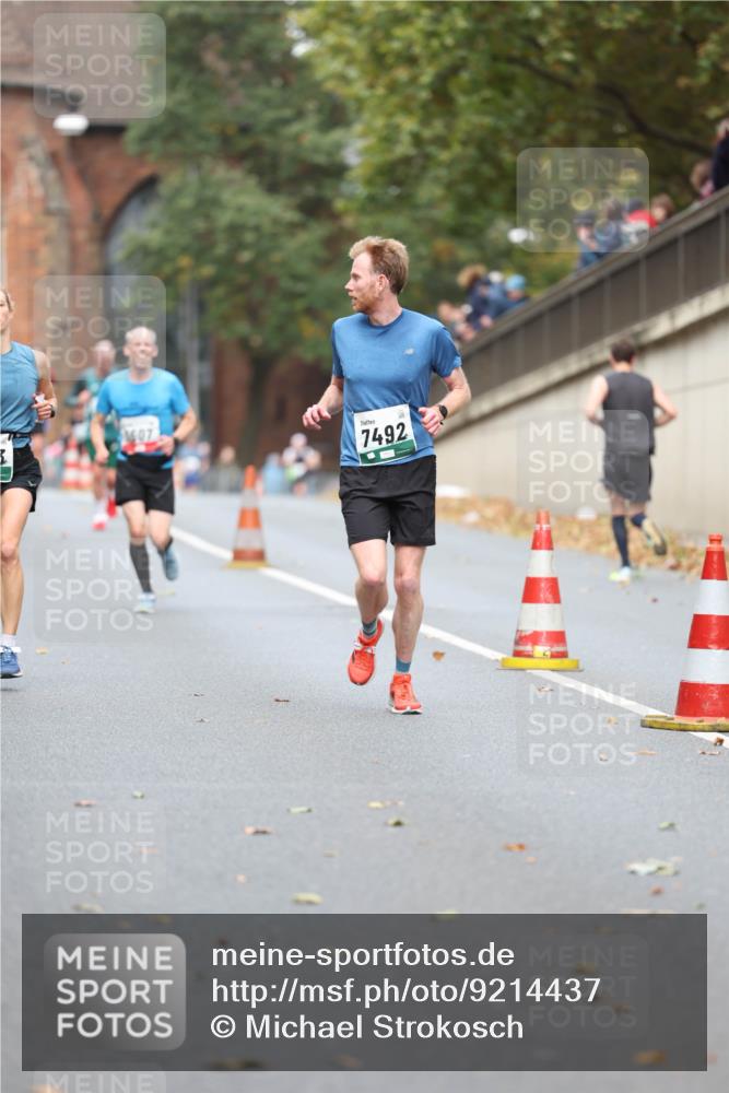 05.10.2025 - 20. swb-Marathon Bremen Michael Strokosch http://msf.ph/oto/9214437 05.10.2025 12:35:52 Laufen 7492 meine-sportfotos.de