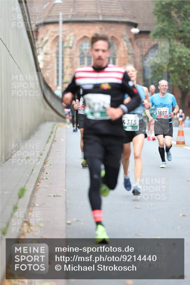 05.10.2025 - 20. swb-Marathon Bremen Michael Strokosch http://msf.ph/oto/9214440 05.10.2025 12:35:54 Laufen 4313, 1607 meine-sportfotos.de