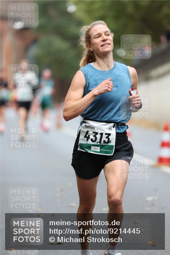 05.10.2025 - 20. swb-Marathon Bremen Michael Strokosch http://msf.ph/oto/9214445 05.10.2025 12:35:56 Laufen 4313 meine-sportfotos.de