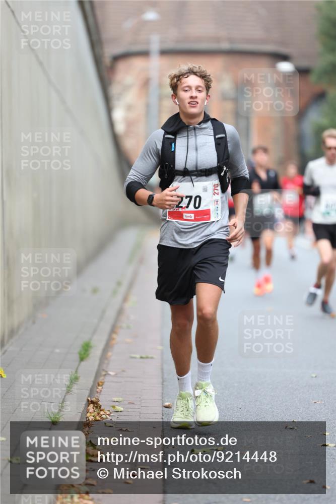 05.10.2025 - 20. swb-Marathon Bremen Michael Strokosch http://msf.ph/oto/9214448 05.10.2025 12:35:58 Laufen 10, 270, 270 meine-sportfotos.de