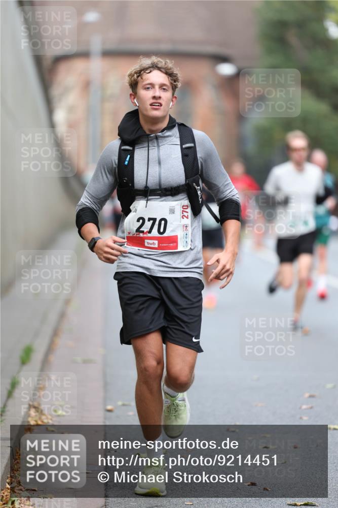 05.10.2025 - 20. swb-Marathon Bremen Michael Strokosch http://msf.ph/oto/9214451 05.10.2025 12:35:58 Laufen 20, 270, 270 meine-sportfotos.de